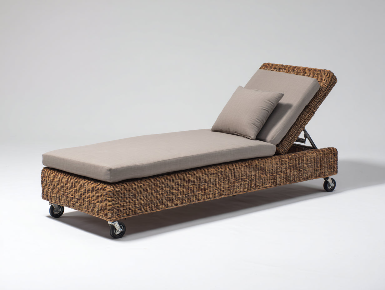 Lettino prendisole - Rattan sintetico-Tessuto - 206 x 72 x 91 cm - Marrone-Beige - Design lineare con schienale regolabile e ruote